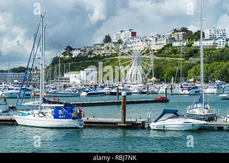 TORQUAY, Devon, England - 31. Juli 2017: Die Marina bei Torquay ein beliebtes Urlaubsziel in Devon, England Großbritannien Stockfoto