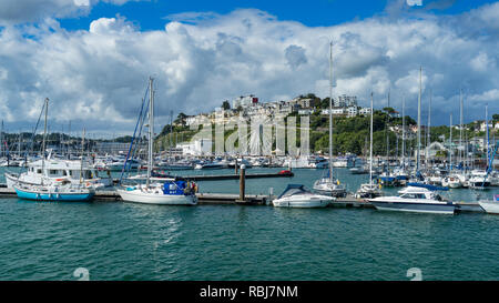 TORQUAY, Devon, England - 31. Juli 2017: Die Marina bei Torquay ein beliebtes Urlaubsziel in Devon, England Großbritannien Stockfoto