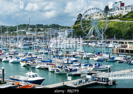 TORQUAY, Devon, England - 31. Juli 2017: Die Marina bei Torquay ein beliebtes Urlaubsziel in Devon, England Großbritannien Stockfoto