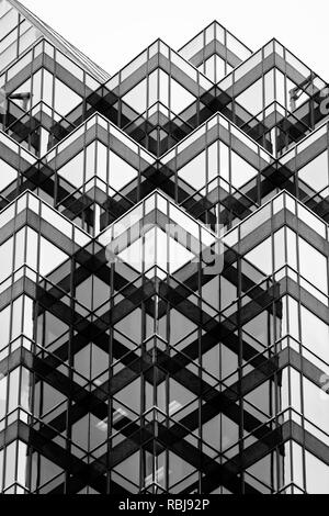 Architektonische Details der Queen Street East Tower in der Innenstadt von Toronto, Kanada Stockfoto