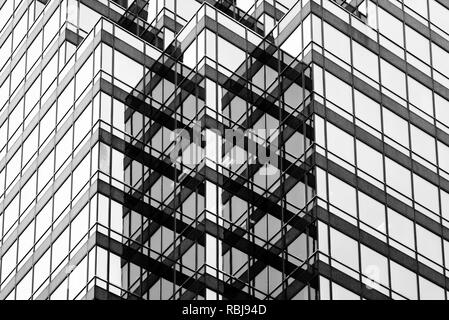 Architektonische Details der Queen Street East Tower in der Innenstadt von Toronto, Kanada Stockfoto