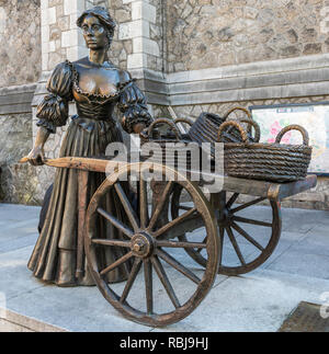 Bronzestatue des fiktiven Charakters Molly Malone in Dublin, Irland. Stockfoto