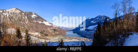 Blick auf den Lungernsee und Lungern, Schweiz/Europa Stockfoto