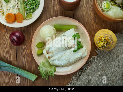 Lutefisk, traditionelles Gericht von einigen nordischen Ländern, norwegische Küche, Traditionelle verschiedene Gerichte, Ansicht von oben. Stockfoto