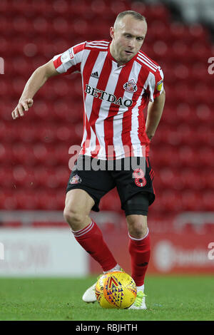 SUNDERLAND, Großbritannien, 8. Januar 2019. Dylan McGeouch von Sunderland in Aktion während der Checkatrade Trophy Match zwischen Sunderland und Newcastle United im Stadion des Lichts, Sunderland am Dienstag, den 8. Januar 2019. (Credit: Mark Fletcher | MI Nachrichten & Sport Ltd | Alamy Leben Nachrichten) © MI Nachrichten & Sport Ltd | Alamy Stockfoto