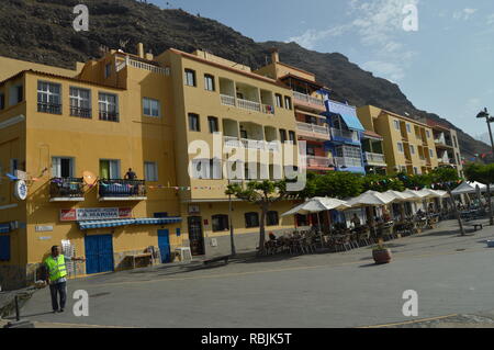 Malerische Häuser am Strand von Tazacorte. Reisen, Natur, Urlaub, Architektur. vom 11. Juli 2015. Tazacorte Insel De La Palma Kanarische Inseln Spanien. Stockfoto