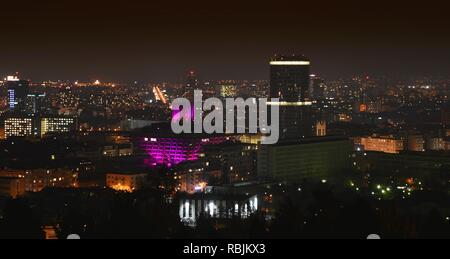 Slovak Radio Gebäude bei Nacht. Architekten Stefan Svetko, Stefan Durkovic und Barnabas Kissling Stockfoto