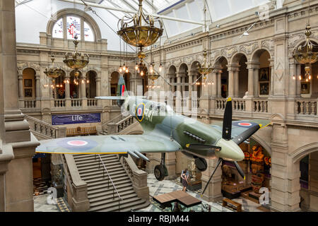 Glasgow, Schottland - Mai 19, 2018: Seitenansicht des Spitfire Hall im Kelvingrove Art Gallery und Museum am 19. Mai 2018 in Glasgow, Schottland Stockfoto