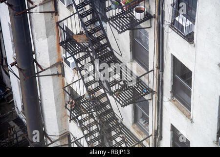 New York Häuserfassaden mit Feuer Fluchttreppen Blick von oben Stockfoto