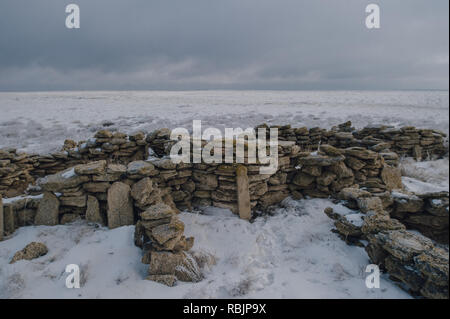 Grabstätten von nomadischen Kasachen auf die desolate Ustyurt Kasachstan Plateau in der Nähe der usbekischen Grenze. Stockfoto