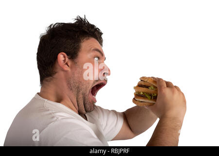 Unersättlich und hungrigen Mann essen ein Sandwich Stockfoto