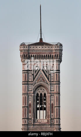 Giottos Campanile in Florenz ist eine der schönsten italienischen Glockentürmen Stockfoto