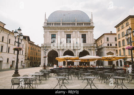 Brescia, Italien Juli 6, 2013: Ansicht der Europäischen Altstadt von Brescia in Italien Pfandhaus im Sommer. Stockfoto