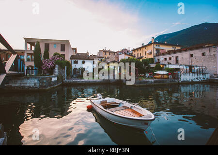 Juli 7, 2013. Italien. Die Stadt Salo am Ufer des Lago di Garda im Sommer, der Region Lombardei. Stockfoto
