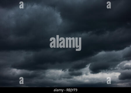 Schwere stürmischen Wolken, können als Hintergrund verwendet werden, Dramatischer Himmel Stockfoto