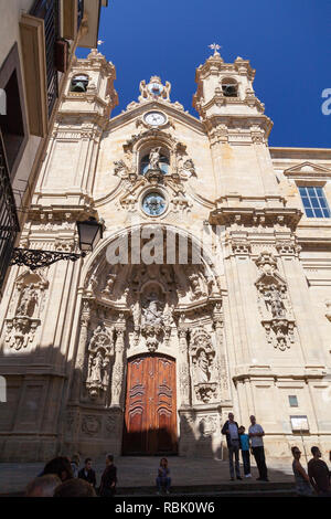 Basilica de Santa Maria in der Altstadt (Parte Vieja) viewd von der Calle Mayor, San Sebastian (Donostia), Baskenland, Spanien. Stockfoto