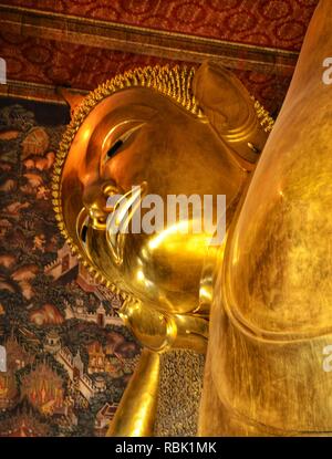 Liegende Buddha im Wat Pho in Bangkok, Thailand Stockfoto