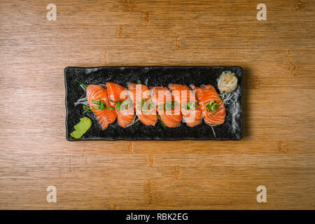 Biologische und nachhaltige Lebensmittel aus Fancy japanisches Restaurant, Sushi, Sashimi, Algen, edamame Stockfoto