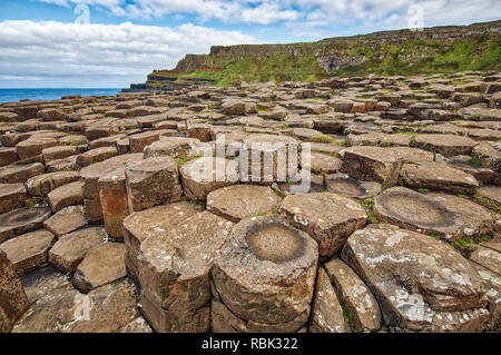 Giant's Causeway, das Ergebnis eines alten folcano Eruption und in die Liste als Weltkulturerbe, in Nordirland. Stockfoto