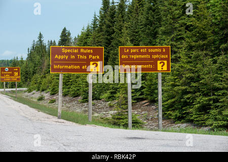 Ontario, Kanada. Highway Park auf dem Trans Canada Highway in Englisch und Französisch. Stockfoto