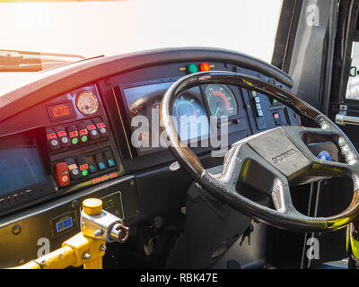 BANGKOK, THAILAND - November 5, 2018: Lenkrad für Treiber auf Shuttle Bus in Don Muang Airport, Bangkok, Thailand. Stockfoto