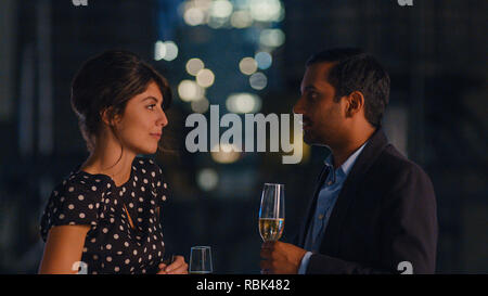 Alessandra Mastronardi, Aziz Ansari, "Master of None' Saison 2 (2017) Quelle: Netflix / Die Hollywood Archiv Stockfoto