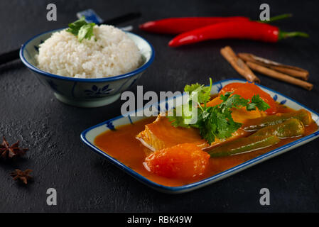 Beliebte malaysisches Gericht Nyonya' Asam pedas' Stockfoto