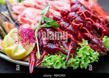 Lecker und Sustainable Seafood, direkt vom Fischerboot auf den Tisch im Restaurant Stockfoto