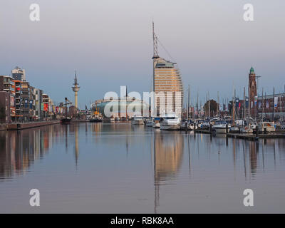 Stadtbild von Bremerhaven in der Dämmerung Stockfoto