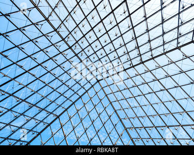Gläserne Decke von Louvre Pyramide - Paris, Frankreich Stockfoto