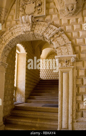 Treppe im Eingang des Palazzo Loffredo-Adorno, Via Umberto I, Lecce, Apulien, Italien Stockfoto