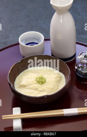 Yuba (Tofu Haut) Sashimi, Japanisch vegetarisches Essen/Tofu Haut macht durch Überfliegen die Haut aus heißen soymilk. Stockfoto