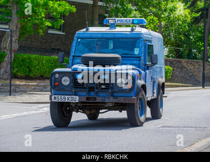 1994 gepanzerte Polizei Land Rover Defender 110 Stockfoto