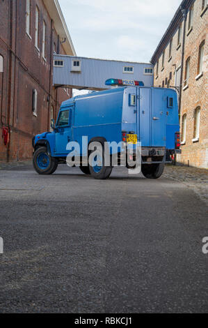 1994 gepanzerte Polizei Land Rover Defender 110 Stockfoto