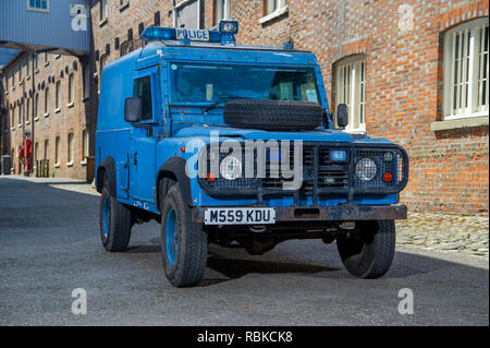 1994 gepanzerte Polizei Land Rover Defender 110 Stockfoto