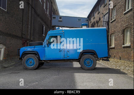 1994 gepanzerte Polizei Land Rover Defender 110 Stockfoto