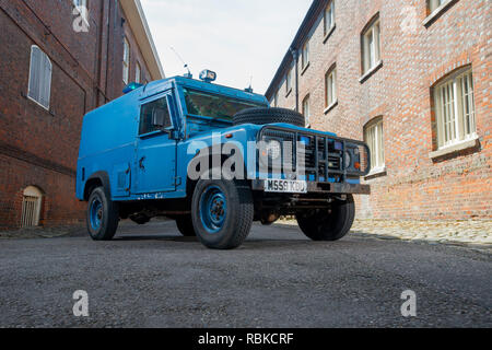 1994 gepanzerte Polizei Land Rover Defender 110 Stockfoto