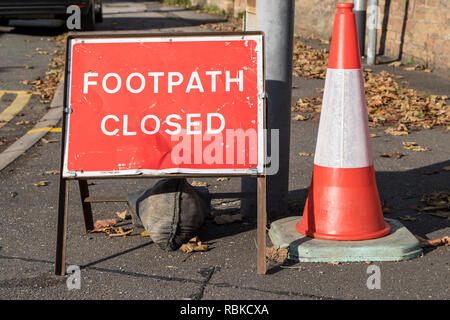 Wanderweg geschlossen Zeichen auf einem Gehsteig, Nottingham, England, Großbritannien Stockfoto