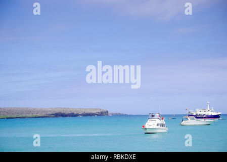 San Cristobal, Galapagos, Ecuador, 25. November 2018: Boot im Hafen von San Cristobal auf den Galapagos Inseln in Ecuador. Stockfoto