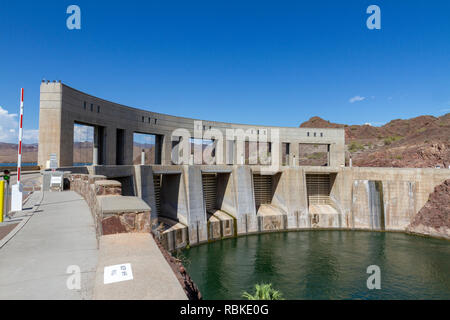 Die Parker Dam und den Colorado River, an der Grenze zwischen Kalifornien und Arizona, USA. Stockfoto