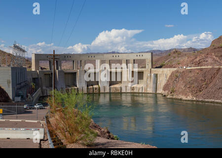 Die Parker Dam und den Colorado River, an der Grenze zwischen Kalifornien und Arizona, USA. Stockfoto