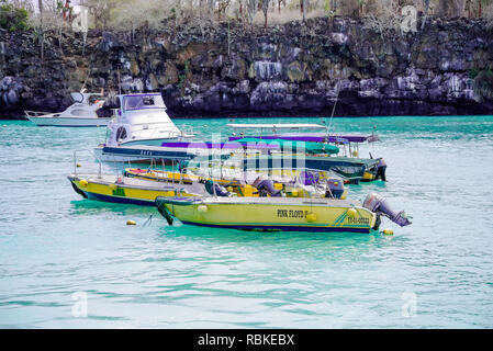 San Cristobal, Galapagos, Ecuador, 25. November 2018: Boot im Hafen von San Cristobal auf den Galapagos Inseln in Ecuador. Stockfoto