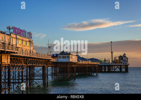 BRIGHTON, East Sussex/UK - Januar 8: Blick auf den Pier in Brighton, East Sussex am 8. Januar 2019 Stockfoto