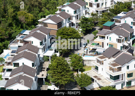 Oben Ansicht einer Doppelhaushälfte Gehäuse Quartiersentwicklung in Batu Ferringhi auf der Insel Penang in Malaysia. Stockfoto