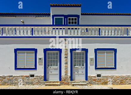 Wohnhaus im mediterranen Stil, Santa Luzia, Algarve, Portugal Stockfoto