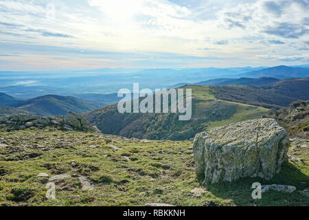 Landschaft von der Oberseite des Albera Gebirge an der Grenze zwischen Spanien und Frankreich, Pyrenäen, Katalonien, Alt Emporda Stockfoto