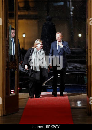 Bukarest, Rumänien. 10 Jan, 2019. (190110) - Bukarest, Jan. 10, 2019 (Xinhua) - Der Präsident des Europäischen Rates Donald Tusk (1. R) kommt an die rumänische Atheneum für eine offizielle Einweihungsfeier für den Beginn des rumänischen Vorsitzes des Rates der Europäischen Union (EU) in Bukarest, der Hauptstadt Rumäniens, Jan. 10, 2019. Quelle: Xinhua/Alamy leben Nachrichten Stockfoto