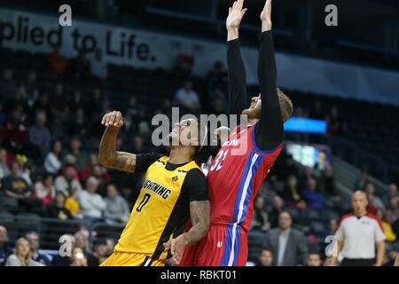 London, Ontario, Kanada. 10. Januar, 2019. Die Cape Breton Highlanders kam in London mit 11 und 6 Datensatz und spielte eine sehr entschlossene London Blitz Mannschaft, die das Spiel in überstunden nahm. In der 5 Minute Quartal die Highlanders dominiert die Blitze und zog ein 129-122 Sieg. Mo Bolden (0) spielen einige Verteidigung vs Cape Breton Highlanders. Lukas Durda/Alamy leben Nachrichten Stockfoto