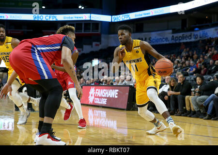 London, Ontario, Kanada. 10. Januar, 2019. Die Cape Breton Highlanders kam in London mit 11 und 6 Datensatz und spielte eine sehr entschlossene London Blitz Mannschaft, die das Spiel in überstunden nahm. In der 5 Minute Quartal die Highlanders dominiert die Blitze und zog ein 129-122 Sieg. Jaden Babb-Harrison (11) Geht um Cape Breton Highlander Mike Glover (15) Luke Durda/Alamy leben Nachrichten Stockfoto