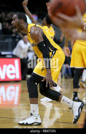 London, Ontario, Kanada. 10. Januar, 2019. Die Cape Breton Highlanders kam in London mit 11 und 6 Datensatz und spielte eine sehr entschlossene London Blitz Mannschaft, die das Spiel in überstunden nahm. In der 5 Minute Quartal die Highlanders dominiert die Blitze und zog ein 129-122 Sieg. Kirk Williams Jr (31) gepumpt, nachdem er ein spätes Spiel Korb. Lukas Durda/Alamy leben Nachrichten Stockfoto